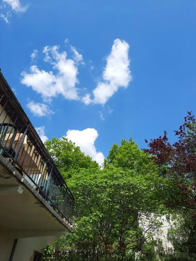 Les Coteaux De Planeze, Ideal Deplacement Pro, Chambres Individuelles Lit 160 Television Saint-Laurent-les-Tours France
