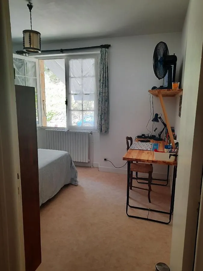 Les Coteaux De Planeze, Ideal Deplacement Pro, Chambres Individuelles Lit 160 Television Saint-Laurent-les-Tours 0*,  France