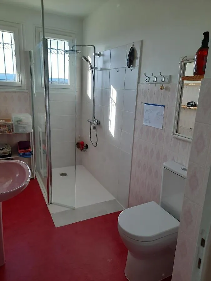 Les Coteaux De Planeze, Ideal Deplacement Pro, Chambres Individuelles Lit 160 Television Saint-Laurent-les-Tours Homestay