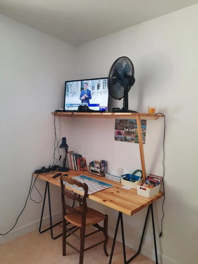 Homestay Les Coteaux De Planeze, Ideal Deplacement Pro, Chambres Individuelles Lit 160 Television Saint-Laurent-les-Tours